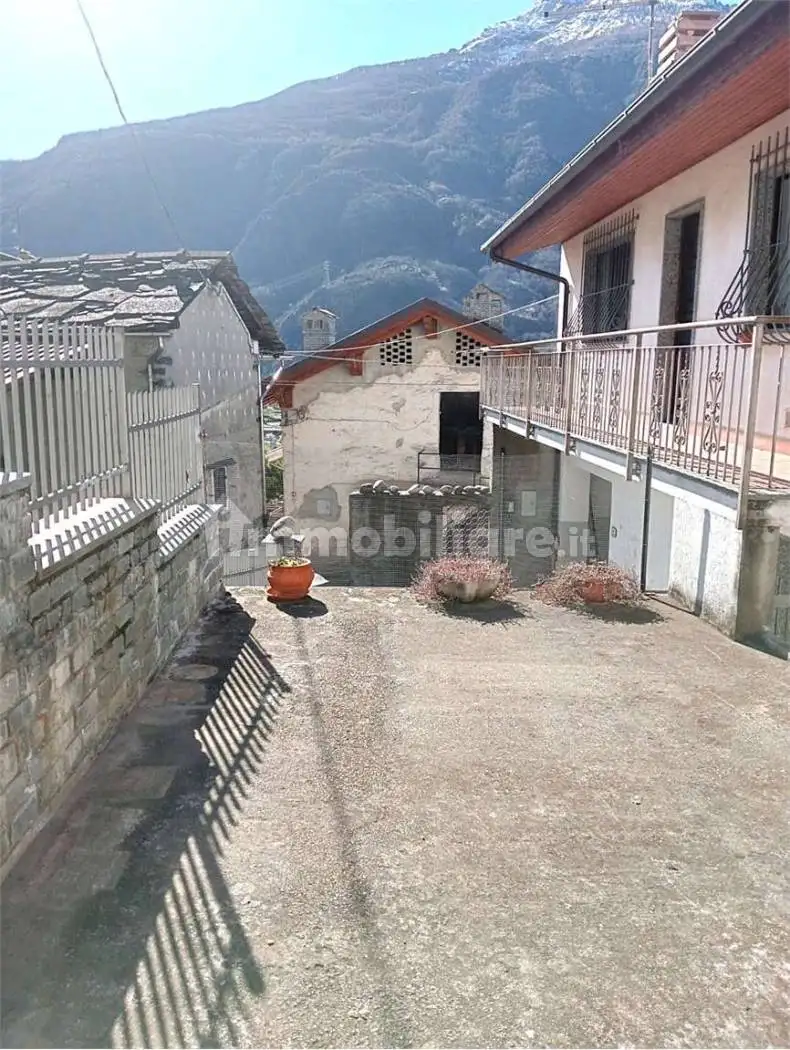 Terratetto unifamiliare via Rovarey, Centro, Donnas - foto 2