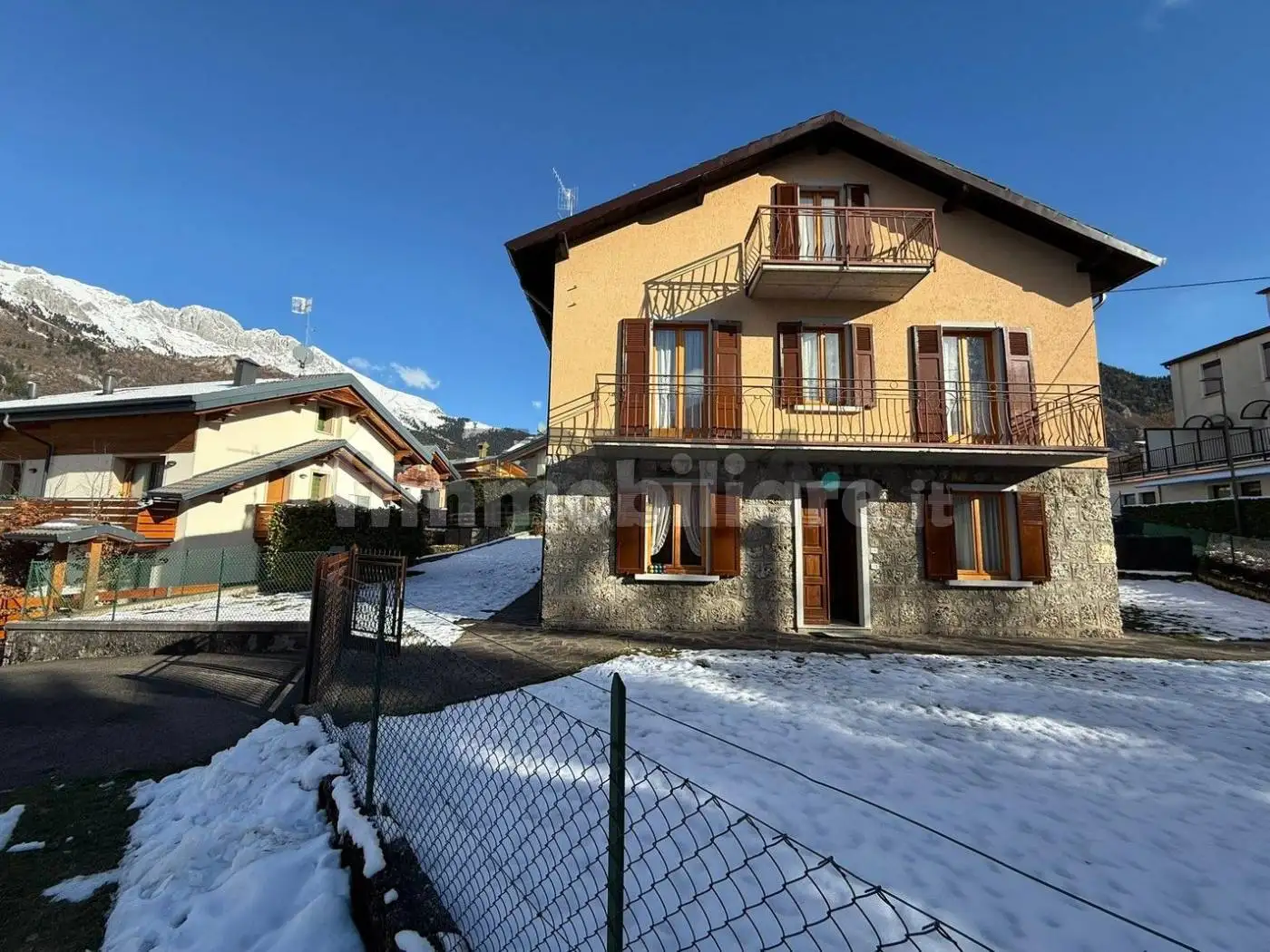 Villa in vendita a Castione della Presolana