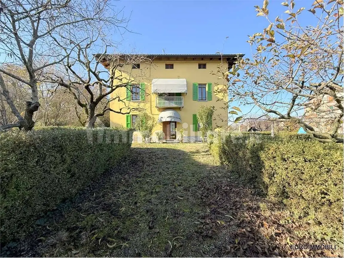 Casa indipendente in vendita a Traversetolo