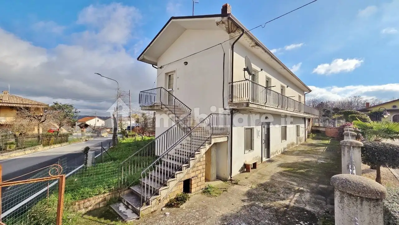 Casa indipendente in vendita a Vallesaccarda