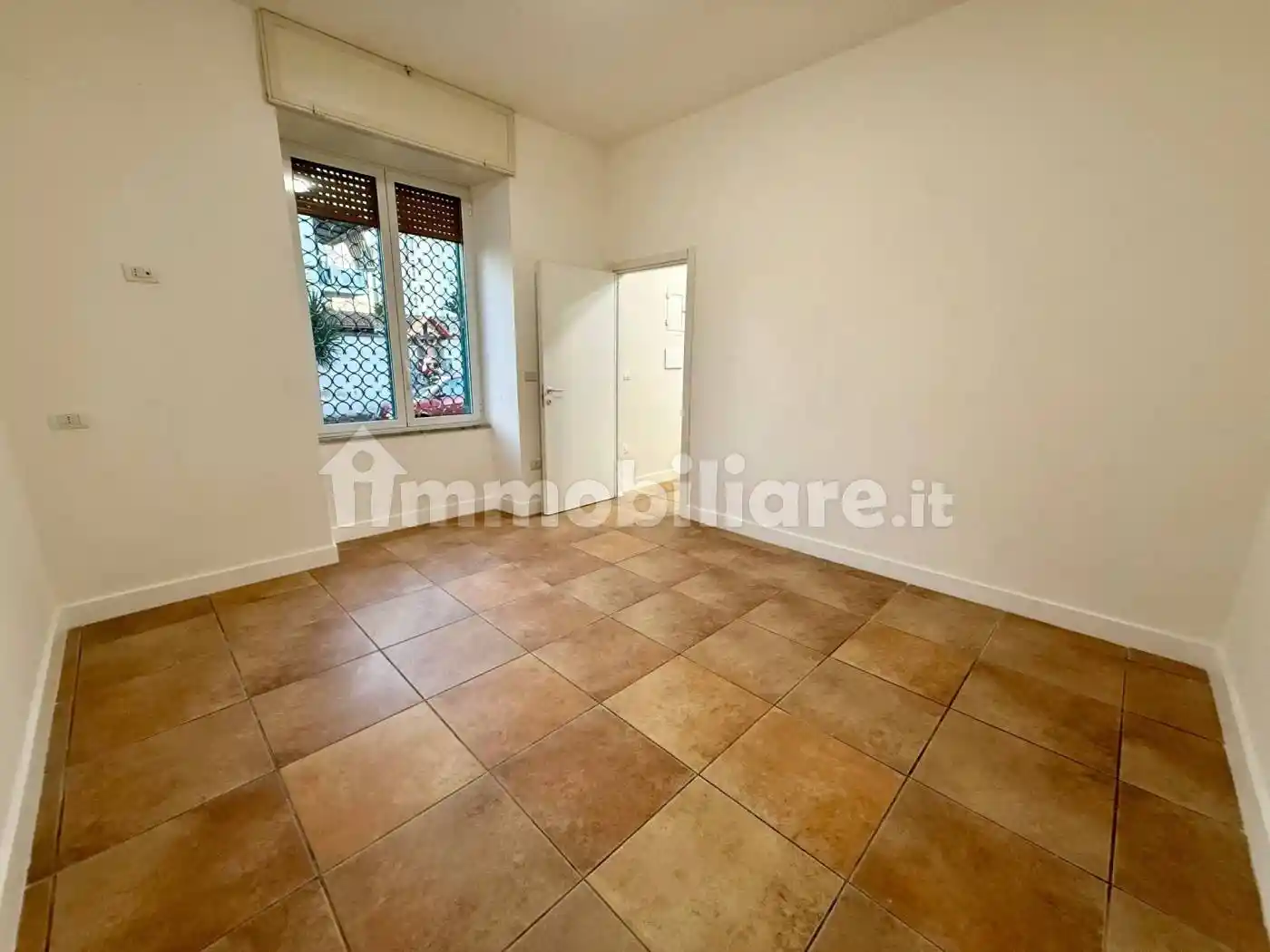 Monolocale ottimo stato, piano terra, Poggioreale, Napoli - foto 3