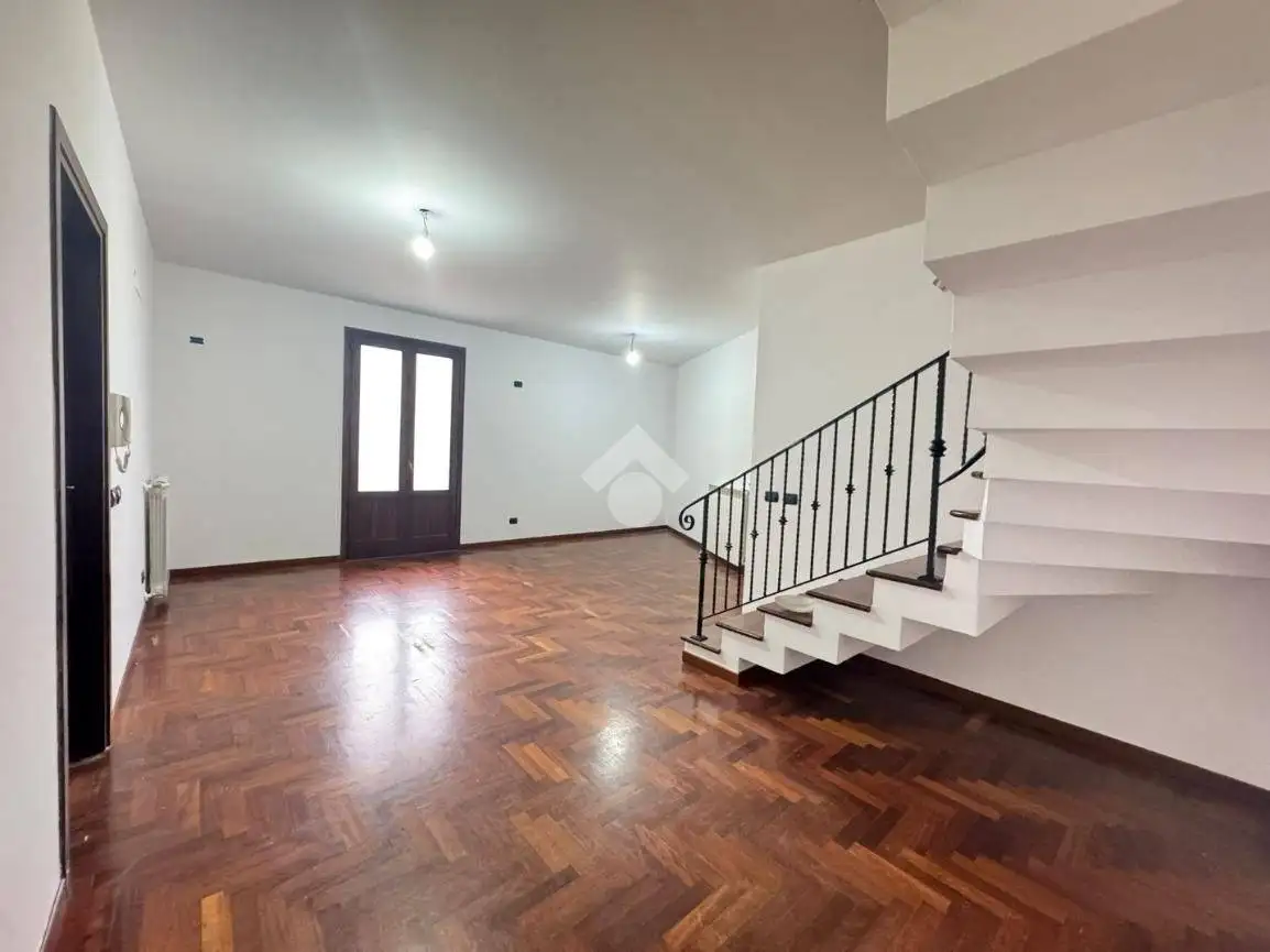 Palazzo - Edificio in affitto a Casteldaccia