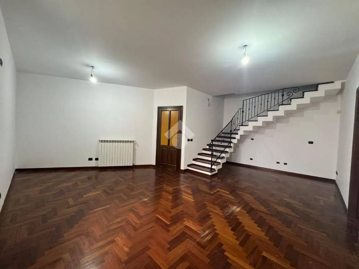 Palazzo - Edificio in Affitto - foto 3