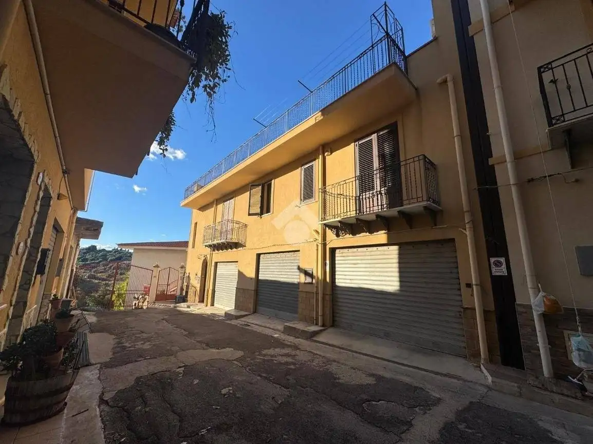 Palazzo - Edificio in Affitto - foto 4