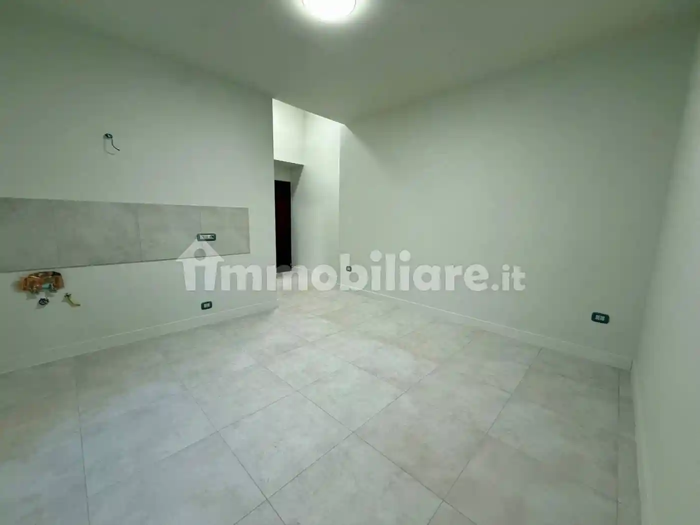 Monolocale ottimo stato, primo piano, Poggioreale, Napoli - foto 4