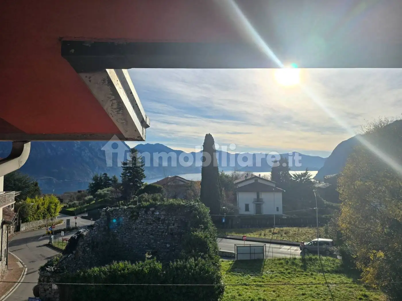 Villa in vendita a Solto Collina