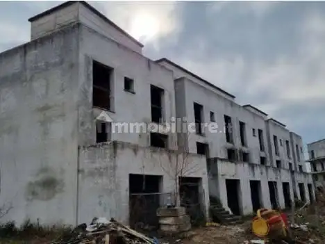 Palazzo - Stabile in asta a Collesalvetti