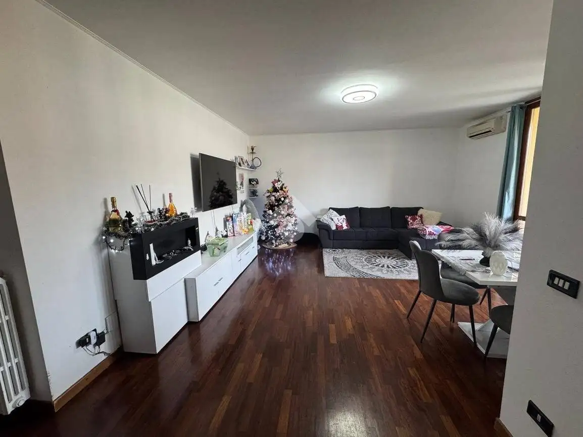 Trilocale piazza Generale Carlo Alberto dalla Chiesa 4, Centro, Bollate - foto 2