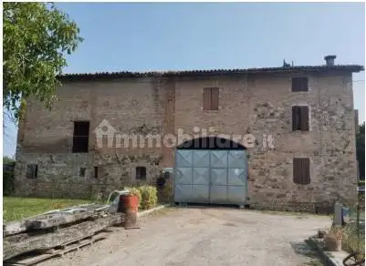 Casa indipendente in asta a San Polo d'Enza