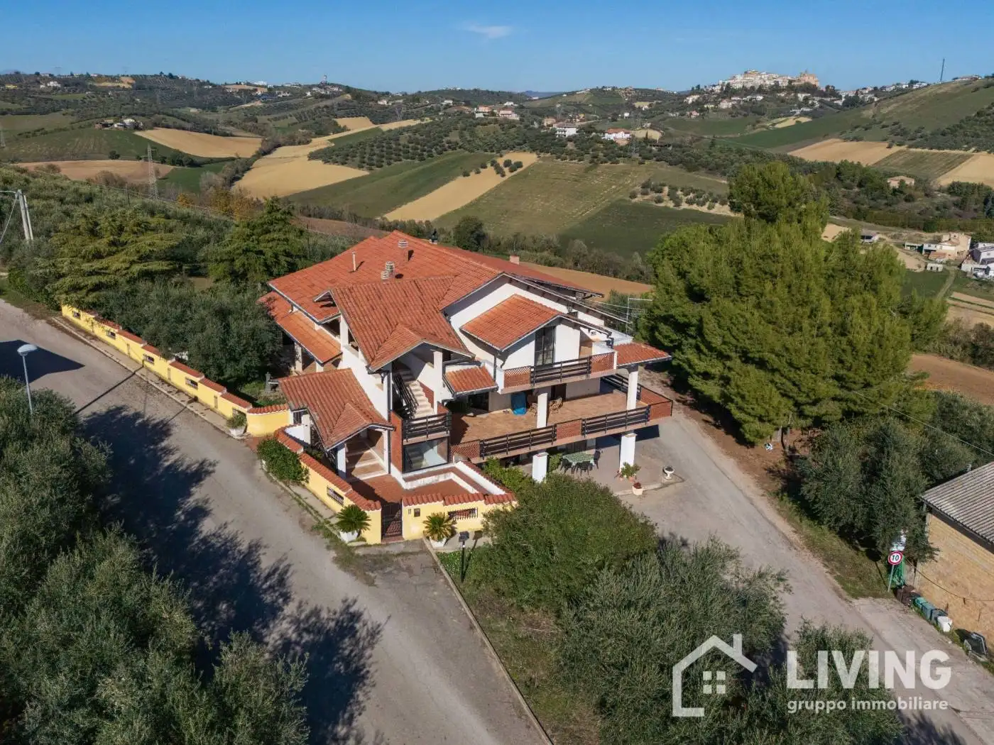 Villa in vendita a Loreto Aprutino