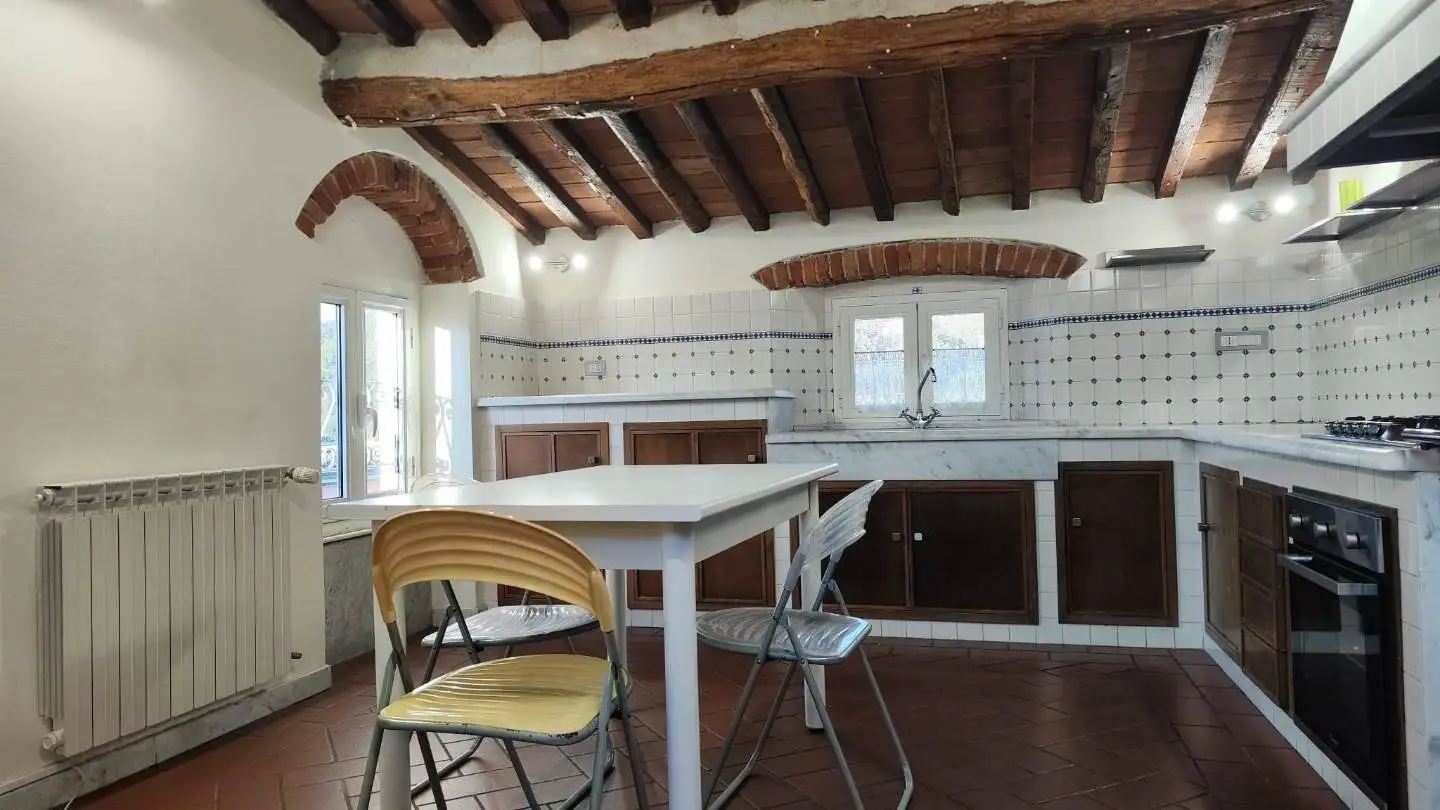 Appartamento ottimo stato, quinto piano, Centro, Carrara - foto 2