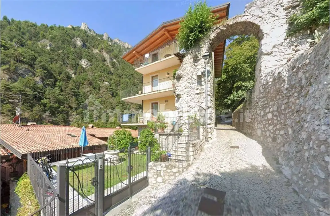 Palazzo - Stabile in asta a Limone sul Garda
