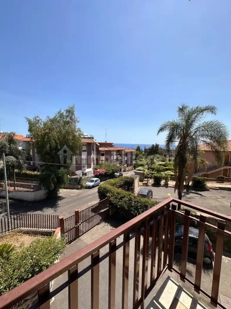 Appartamento in affitto a Aci Castello