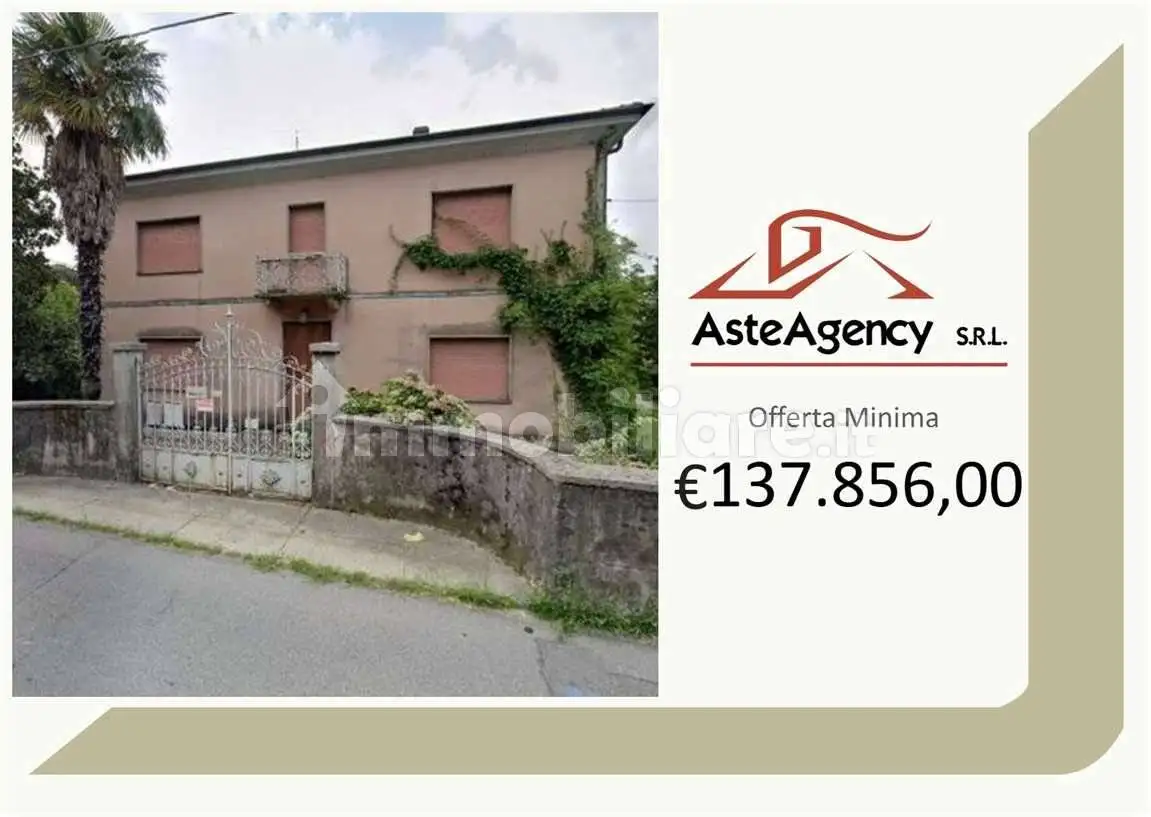 Casa indipendente in asta a Sangiano