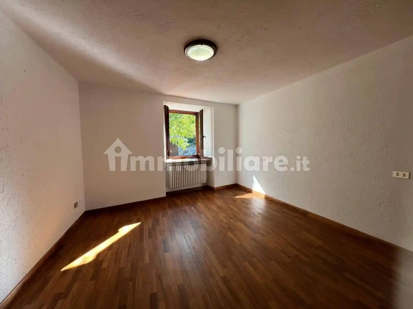 Trilocale primo piano, Centro, La Salle - foto 4