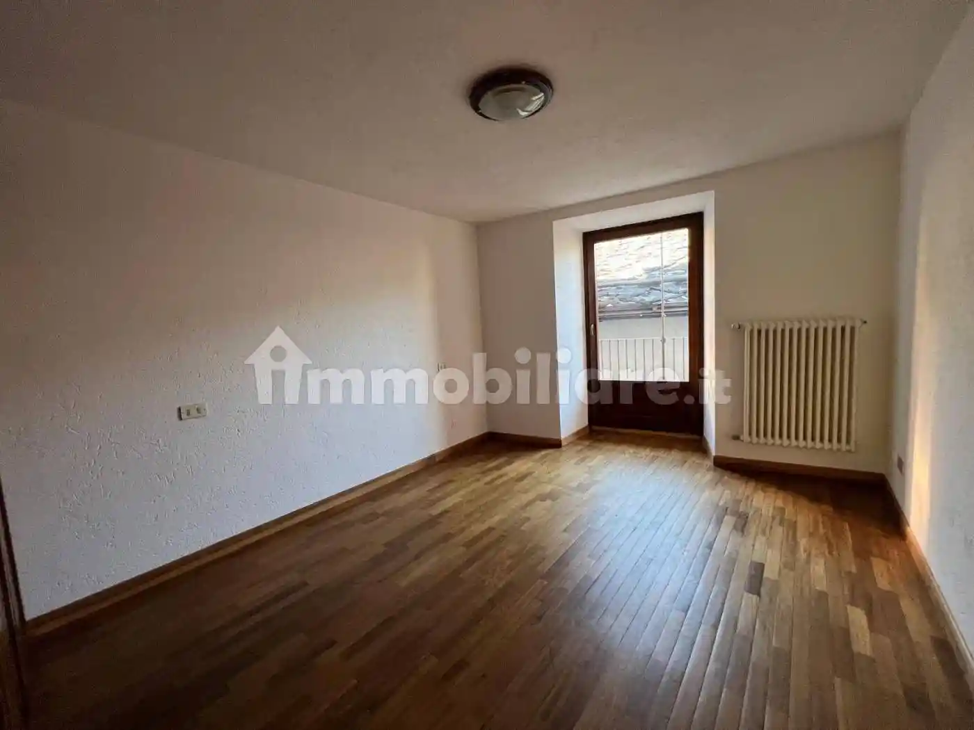 Trilocale primo piano, Centro, La Salle - foto 5