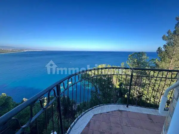 Appartamento in affitto a Stalettì