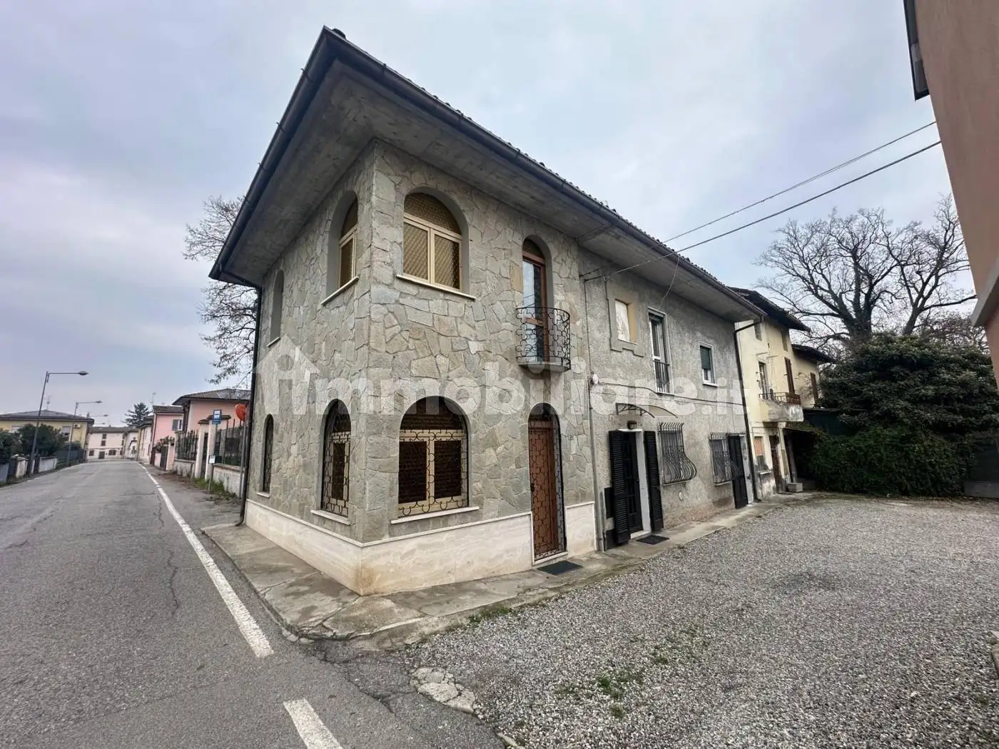 Casa indipendente in vendita a Chignolo Po