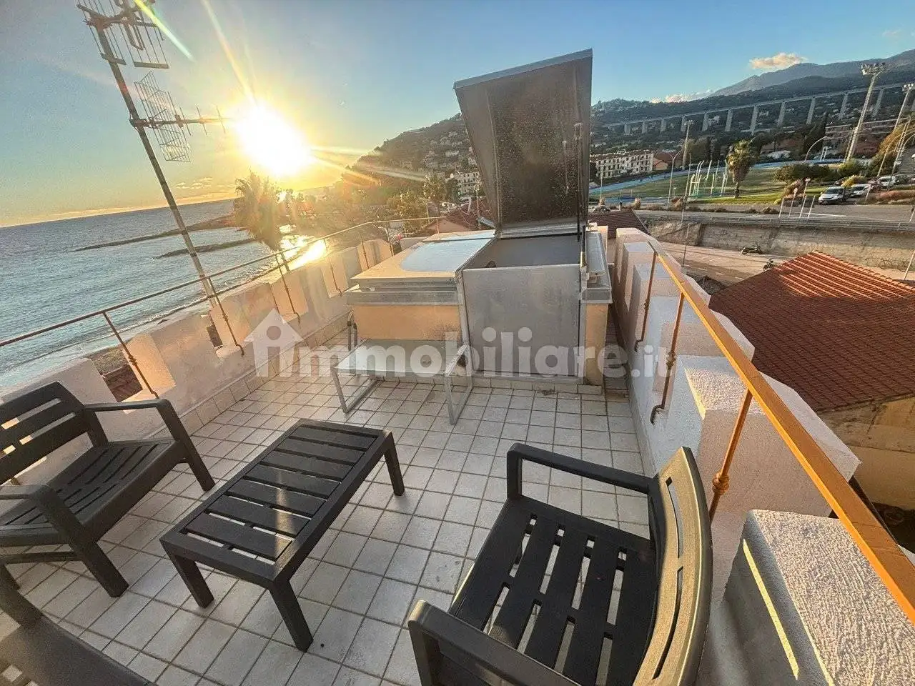 Attico ottimo stato, 77 m², Porto Maurizio, Imperia - foto 2