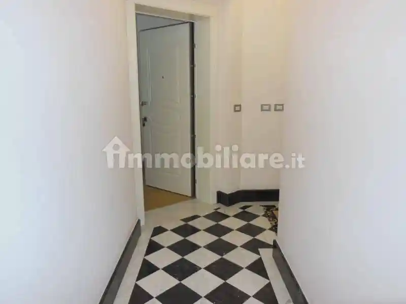 Trilocale ottimo stato, quarto piano, Borgo Teresiano, Trieste - foto 2