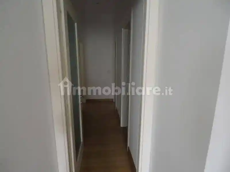 Trilocale ottimo stato, quarto piano, Borgo Teresiano, Trieste - foto 3