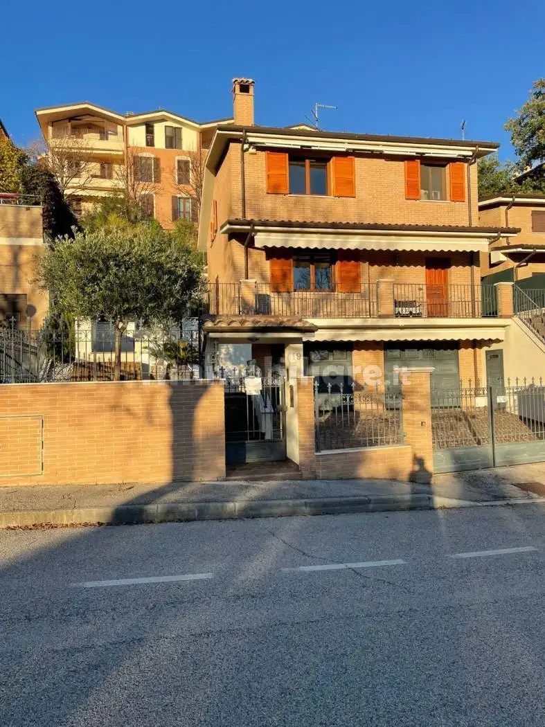 Villa in vendita a Pesaro