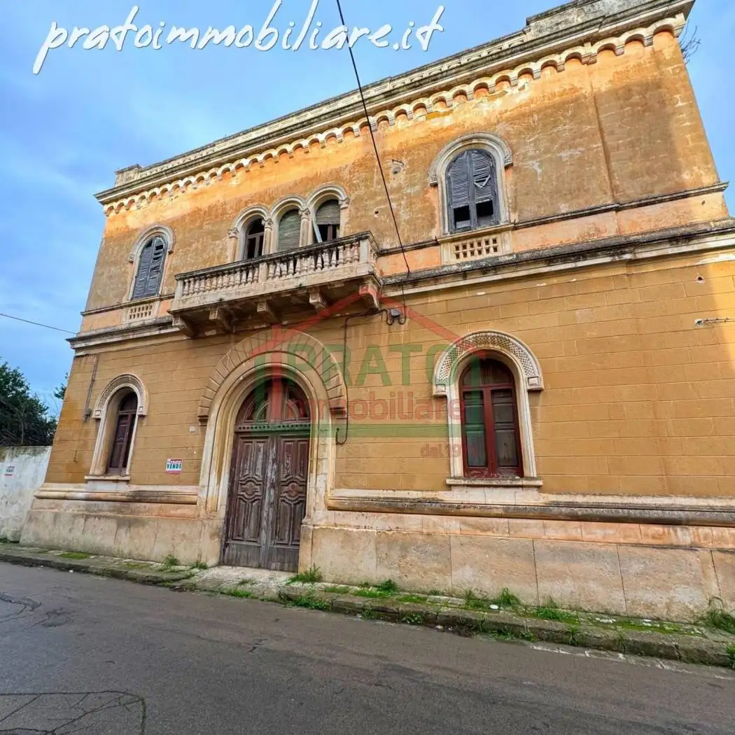 Palazzo - Edificio in vendita a Squinzano