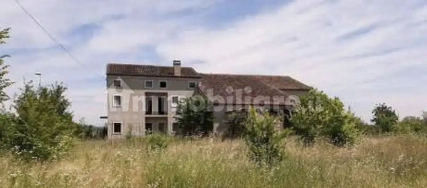 Palazzo - Stabile in asta a Albaredo d'Adige