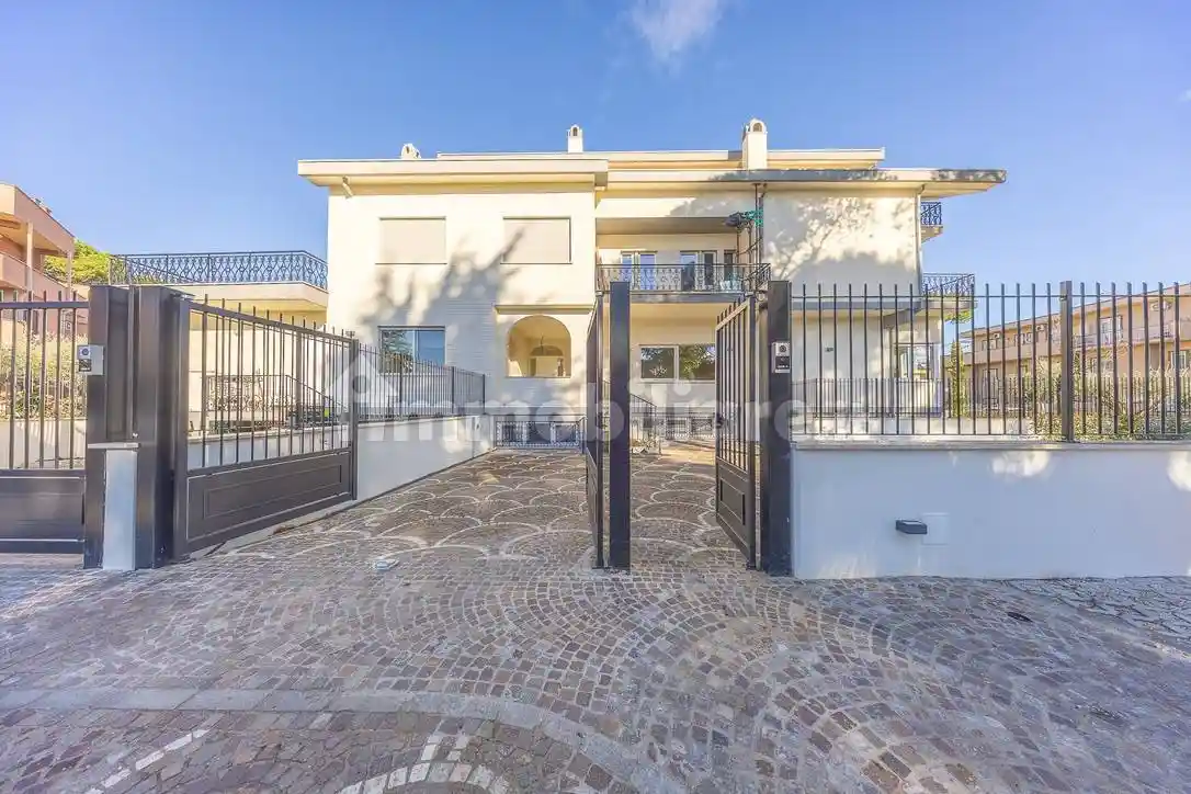 Appartamento via del Palazzo dei Papazzurri 70, Torre Gaia, Roma - foto 3