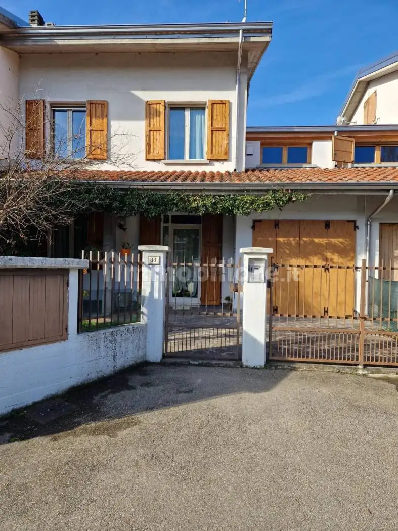 Villa a schiera via Niccolò Copernico 33, Centro, Bagnolo in Piano