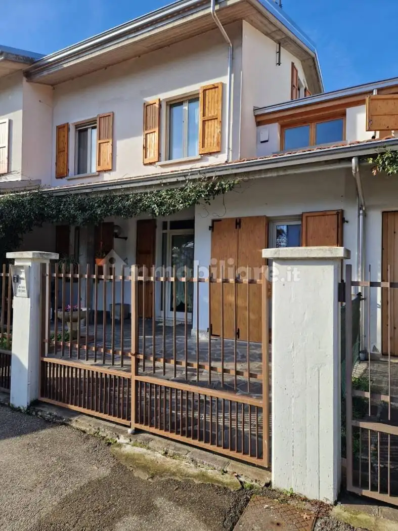 Villa a schiera via Niccolò Copernico 33, Centro, Bagnolo in Piano - foto 3