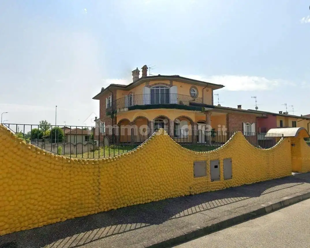 Villa in asta a Sommo
