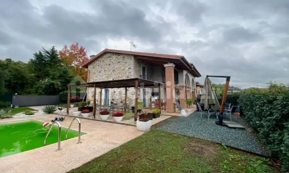 Villetta a schiera in asta a Trissino