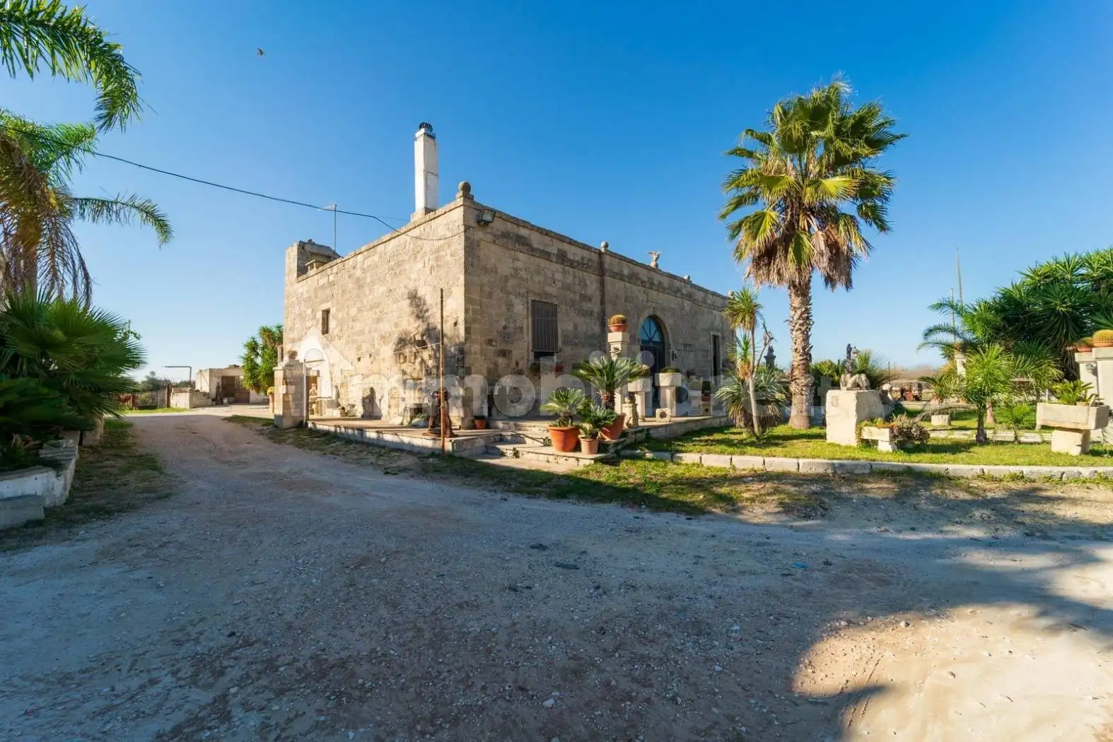Palazzo - Edificio in vendita a Uggiano la Chiesa