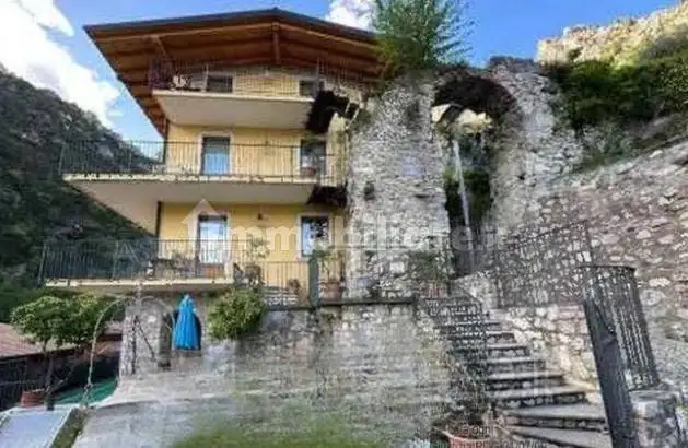 Palazzo - Stabile in asta a Limone sul Garda