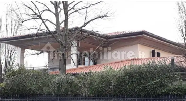 Villa in asta a Polpenazze del Garda
