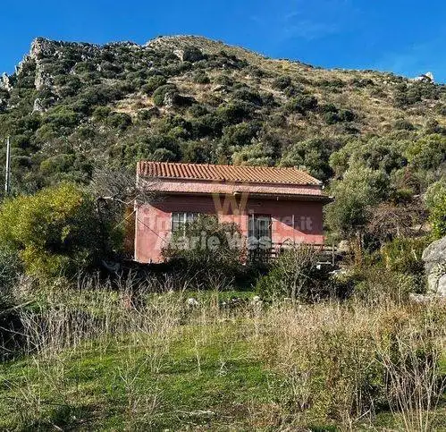 Villa in vendita a Sciara