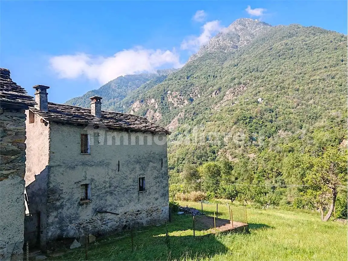 Casa indipendente in vendita a Perloz