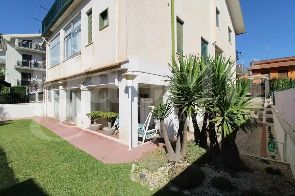 Villa unifamiliare via XXIV Maggio , 12, Centro, Viagrande - foto 2