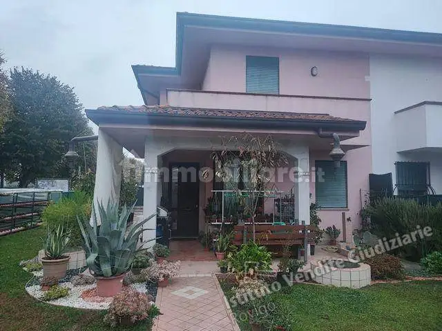 Villa in asta a Lusia