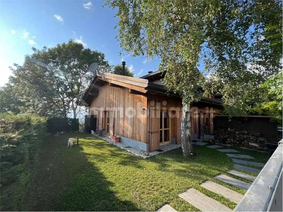 Casa indipendente in vendita a Maccagno con Pino e Veddasca