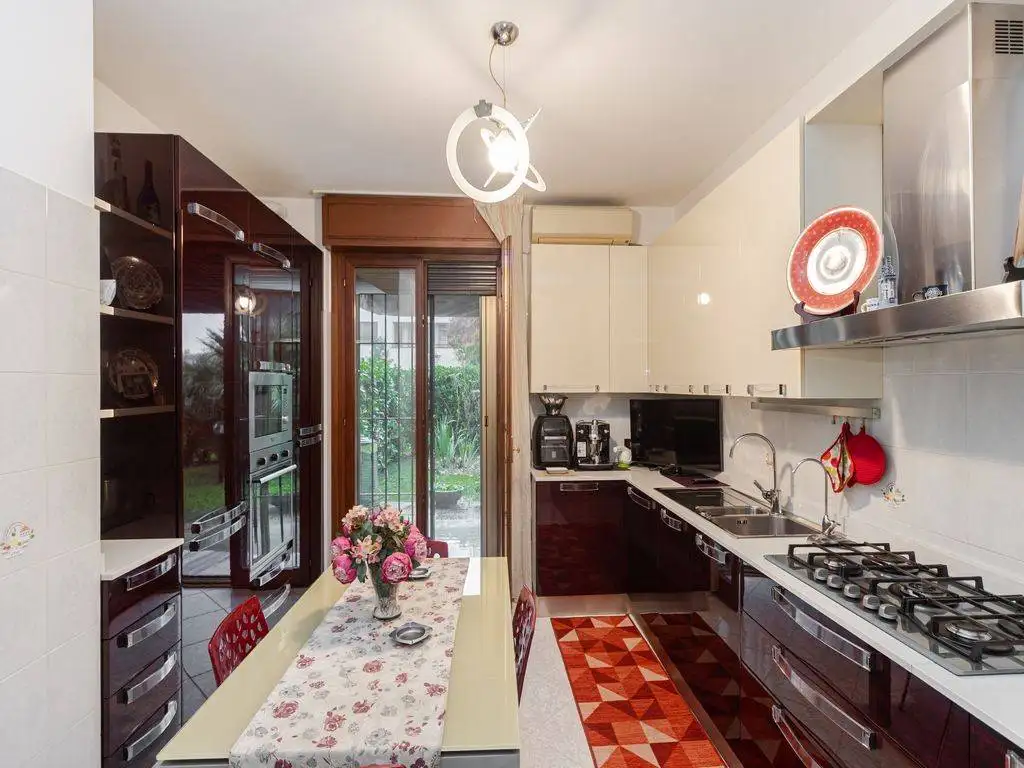 Appartamento via Luciano Manara 39, Centro, Muggiò - foto 2