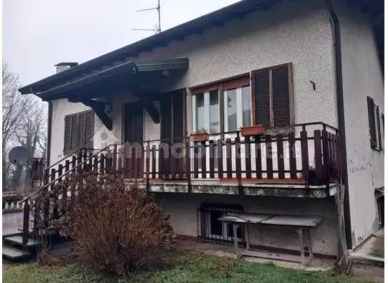 Casa indipendente in asta a Cocquio-Trevisago