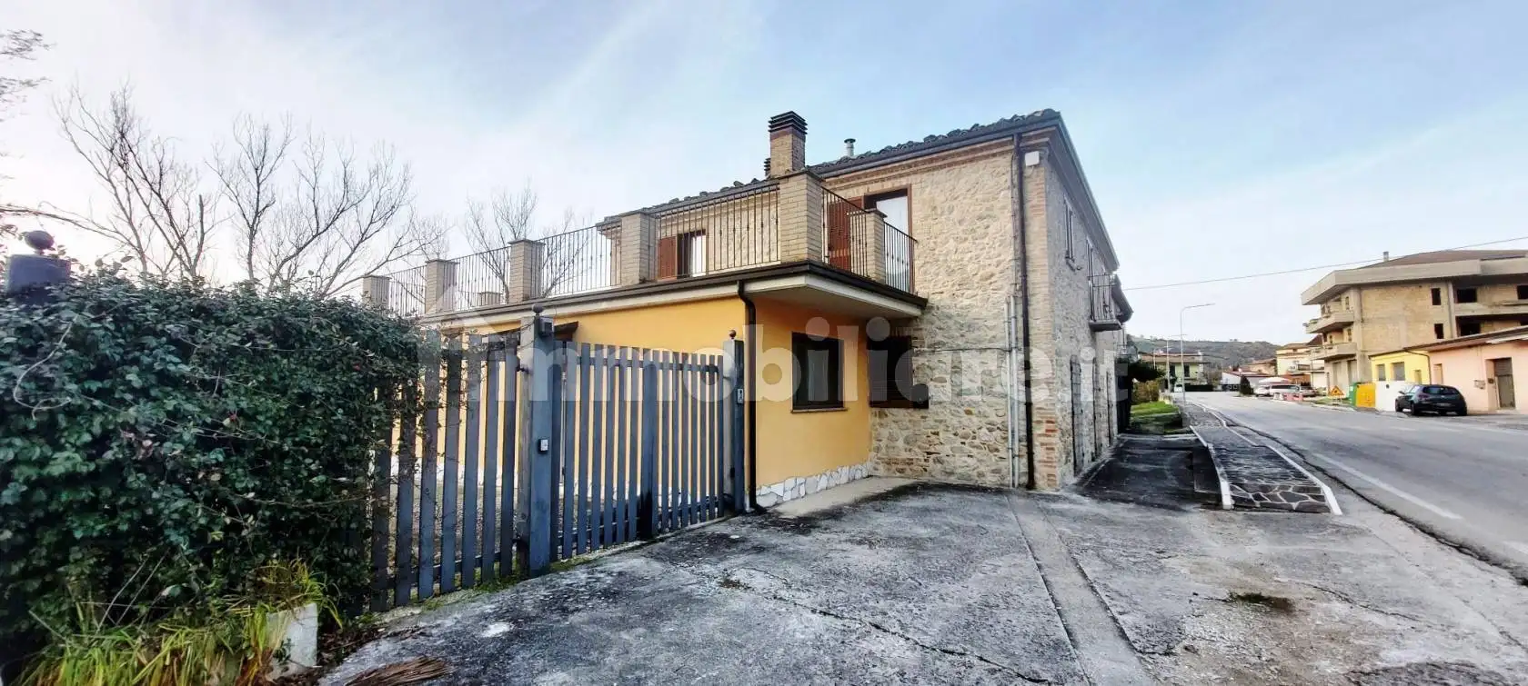 Villa unifamiliare Strada Provinciale di Isola del Gran Sasso d'Italia, Castel Castagna - foto 3