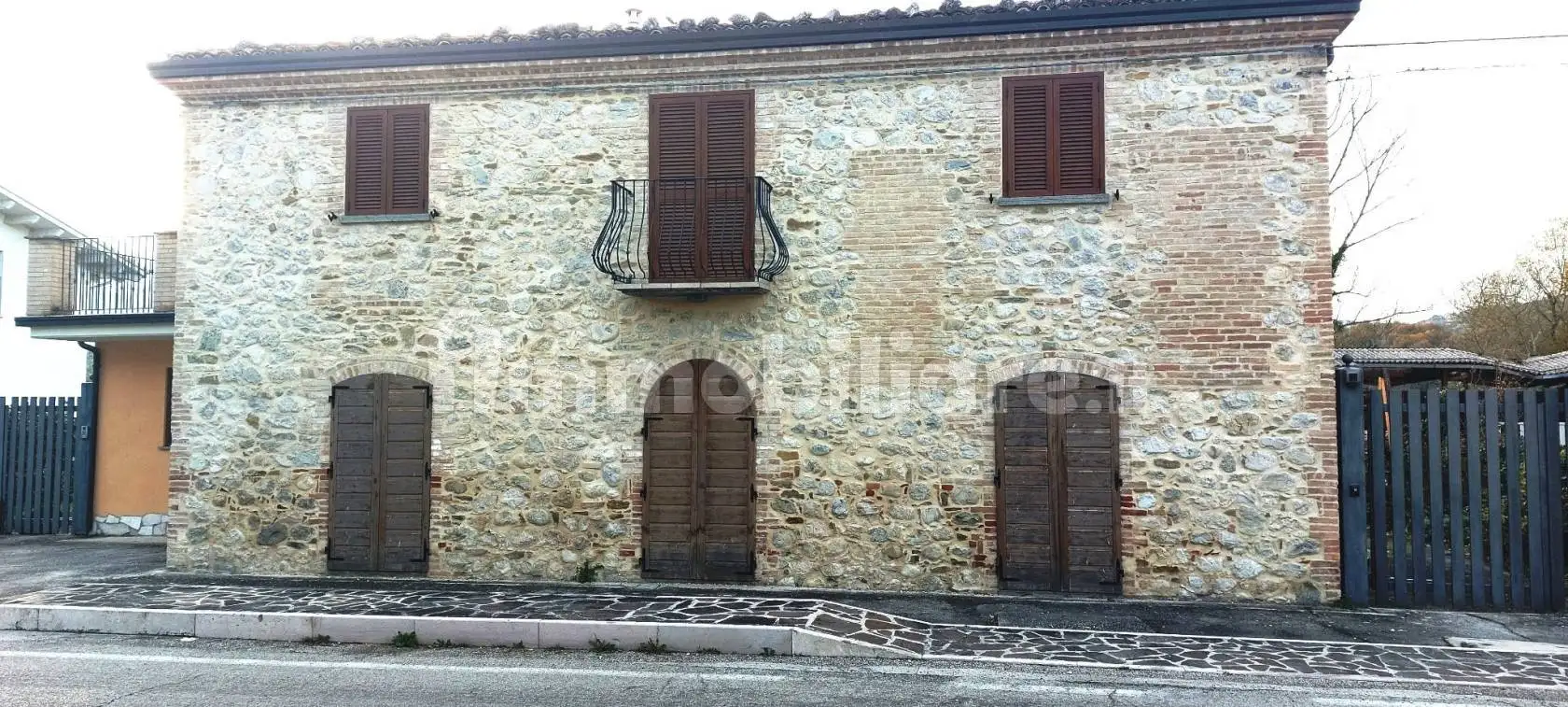 Villa unifamiliare Strada Provinciale di Isola del Gran Sasso d'Italia, Castel Castagna - foto 4