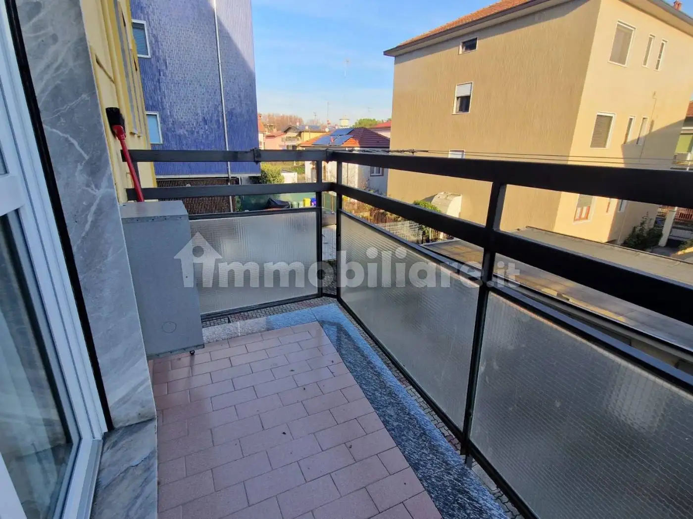 Trilocale via Giuseppe Verdi 10, Centro, Cesano Boscone - foto 3