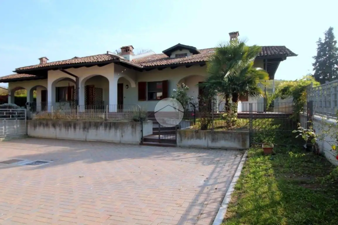 Villa in affitto a Monticello d'Alba