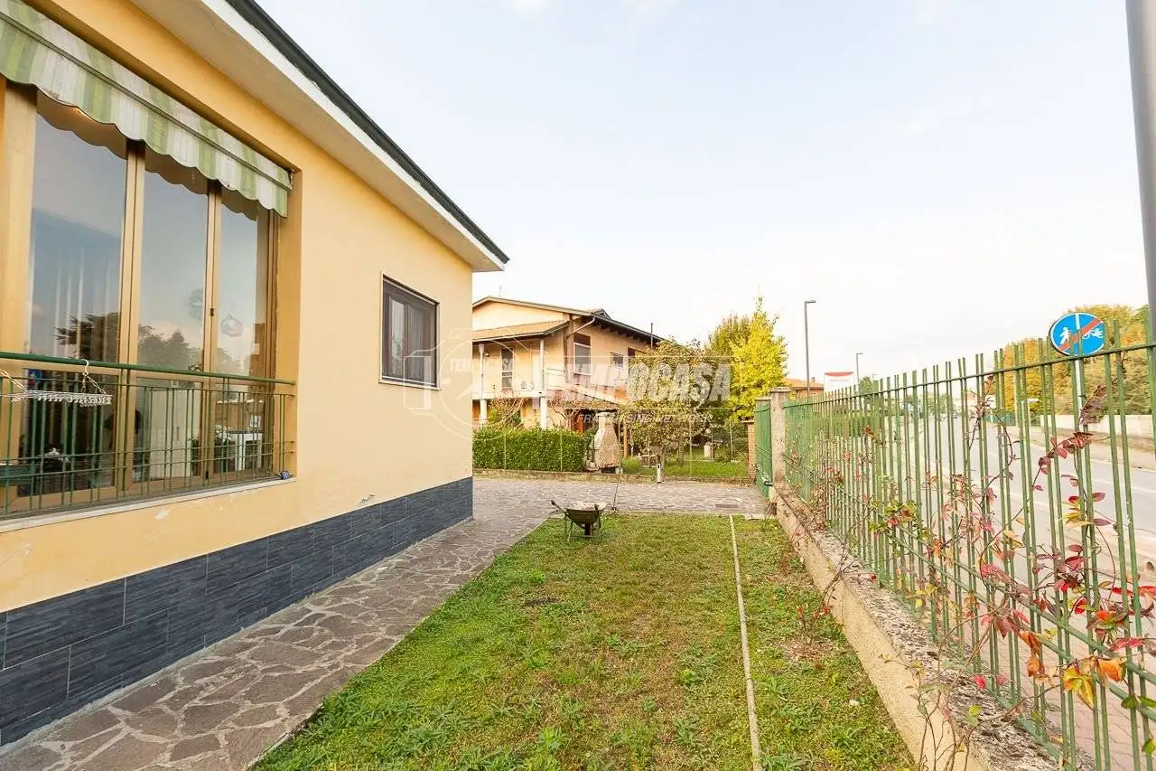 Terratetto unifamiliare 85 m², buono stato, Calvenzano - foto 2