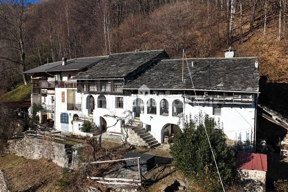Casa indipendente in vendita a Valchiusa