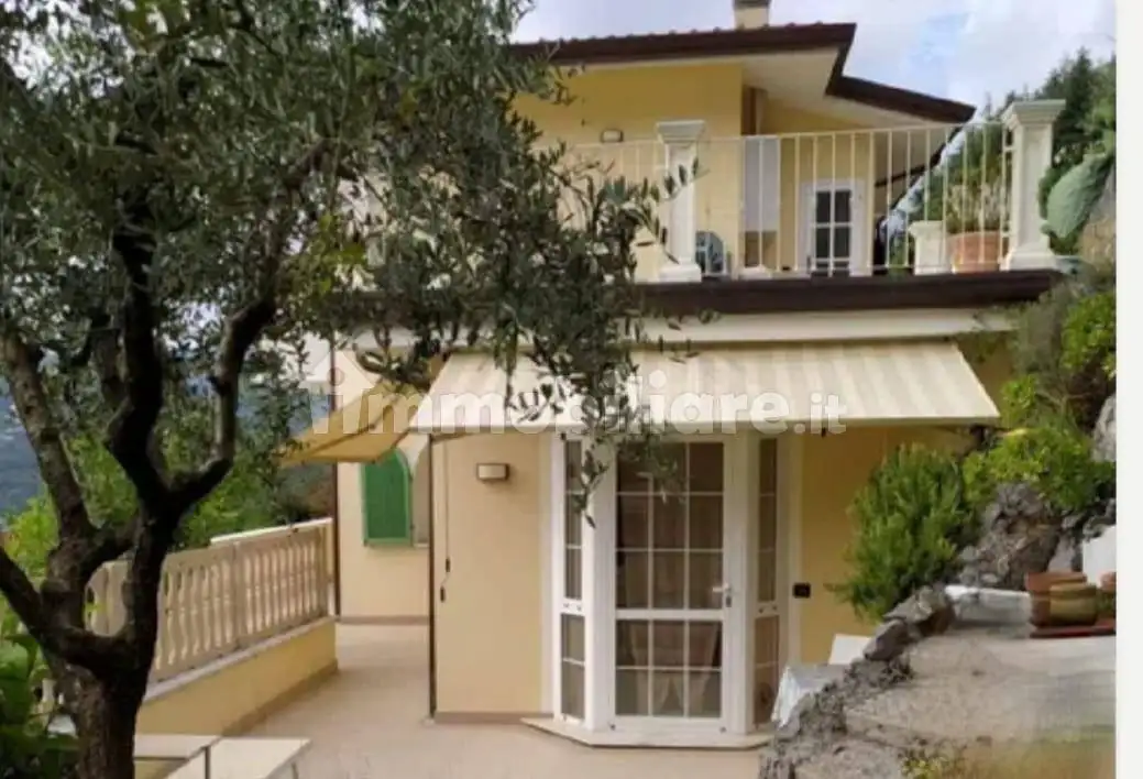 Casa indipendente in vendita a Carrara